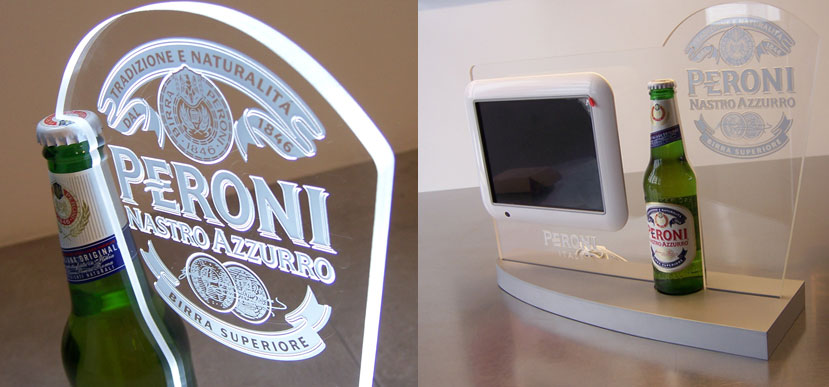 On Target diseña y fabrica un display de sobremesa en metacrilato con luz filtrante y LCD de 8" para Peroni.