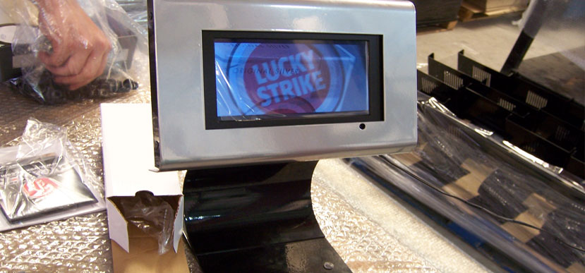 On Target diseña y fabrica un display multimedia de sobremesa para Lucky Strike.