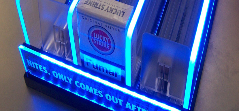 On Target diseña y fabrica un display empujador con iluminación led para Lucky Strike. 