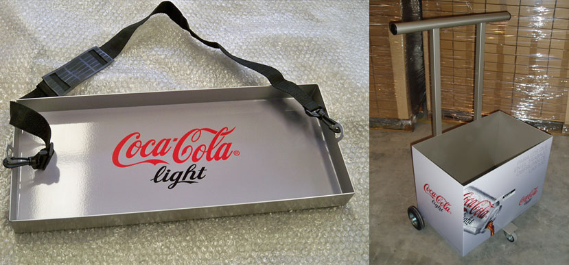 On Target diseña y fabrica un display metálico para Coca Cola.