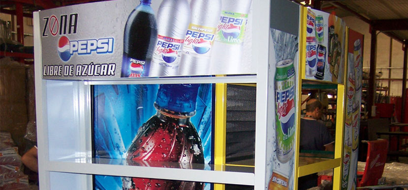 On Target diseña y fabrica una góndola para exposición de producto de Pepsi.